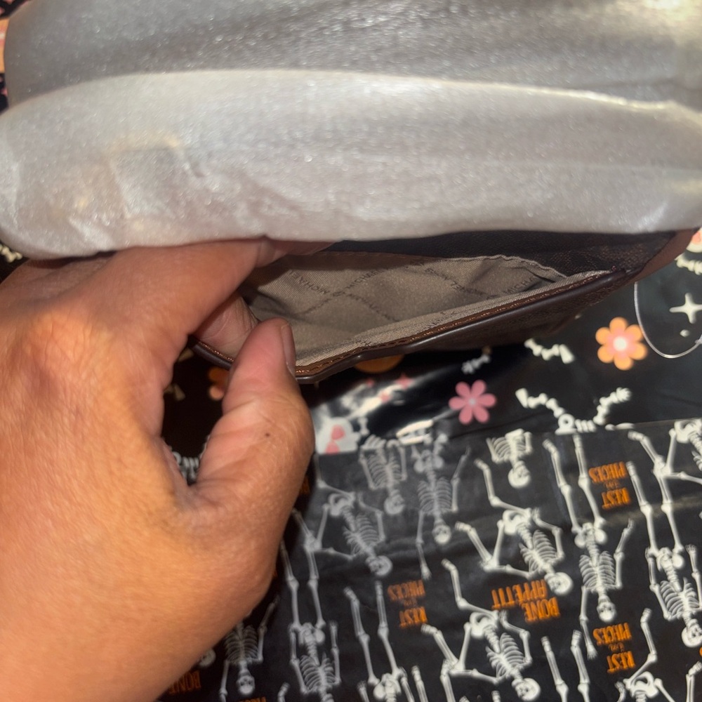 NWT!!!! Michael Kors Jet Set Travel Bag Brown with gold hardware - Picture 9 of 9